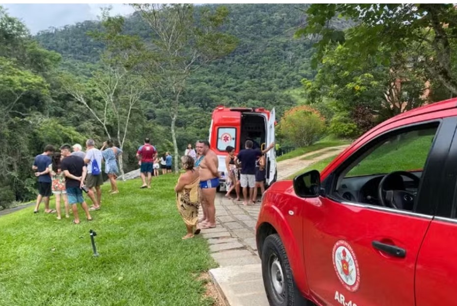 Idosa morre após ser arrastada por cachoeira em Petrópolis